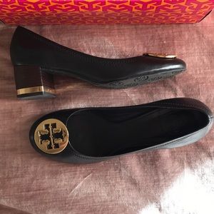 Tory Burch Amy Mestico Pumps Black and Gold